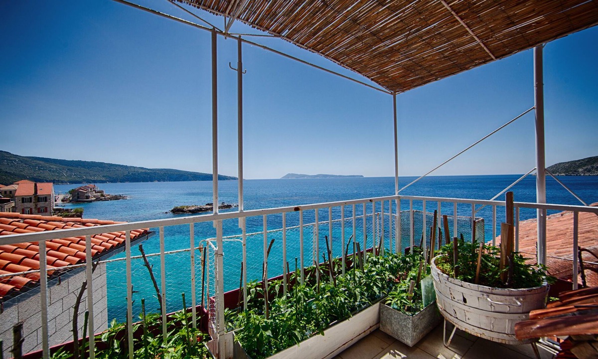 Komiza Hotel | Mira Sea Front Guesthouse
