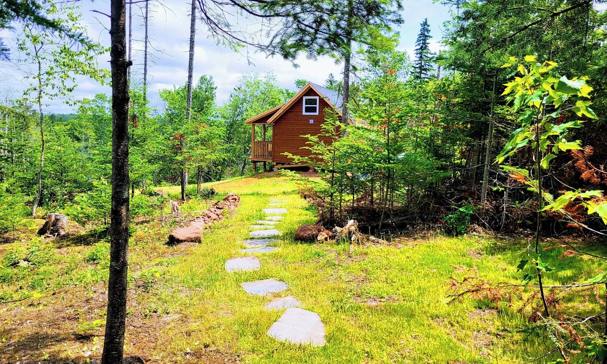 Belfast Cabin | Miracles on Polly- Memory Lane Cabin