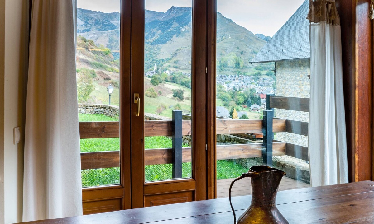 Gessa Apartment | MIRADOR APT IN PLETA DE GESSA. PRIVATE PARKING IN BAQUEIRA.