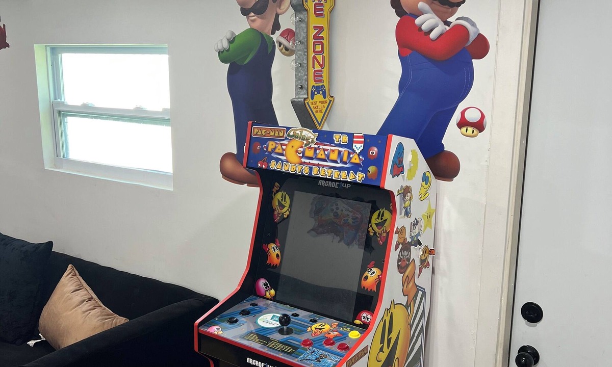 Miramar House | Miramar Game Room Home Arcade · King Bed 15 Min to Beach