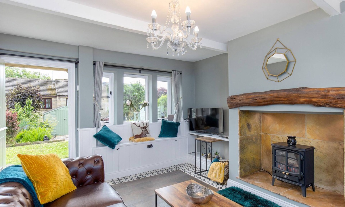 Thornton Cottage | Mischa Cottage