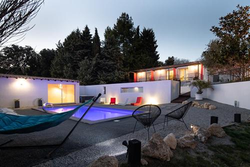 Aumelas Bed & Breakfast | Mise en Scène