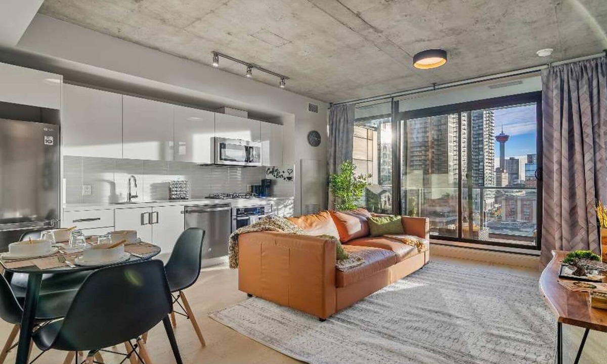 Connaught Condo | Miso 2 BD - Skyline View, Patio, Gym, Pool & AC