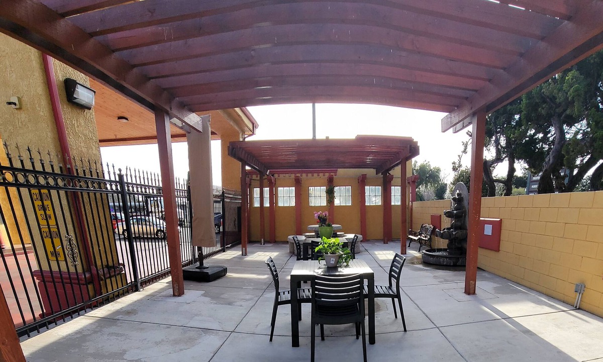 Hayward Hotel | Mission Inn and Suites