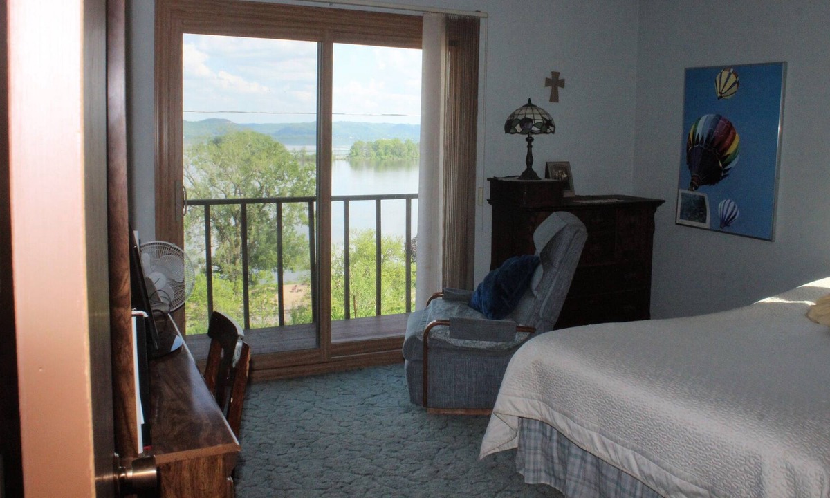Brownsville House | Mississippi River View