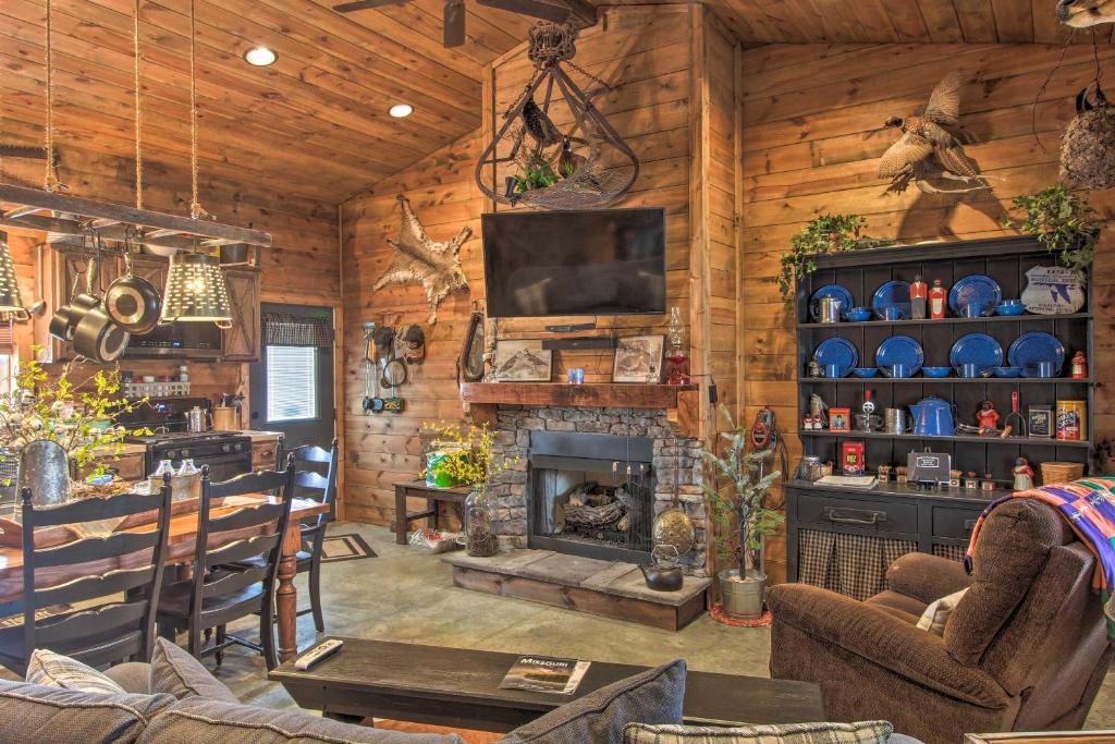 Dawn House | Missouri Vacation Rental with Fire Pit Access