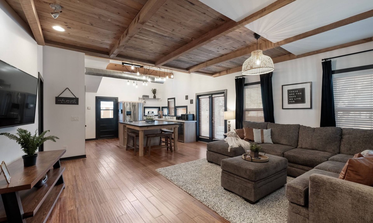 Tobin Hill House | Mistletoe - Near Downtown, Nitelife, Pearl, R Walk