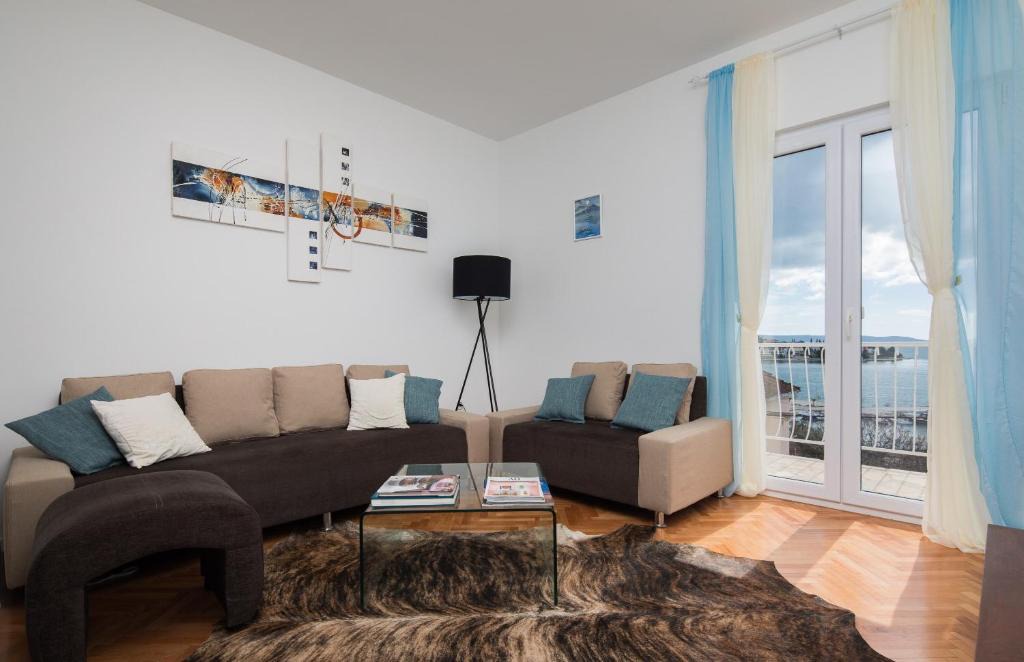 Seget Vranjica Apartment | MK-elegant apartment with a sea view balcony