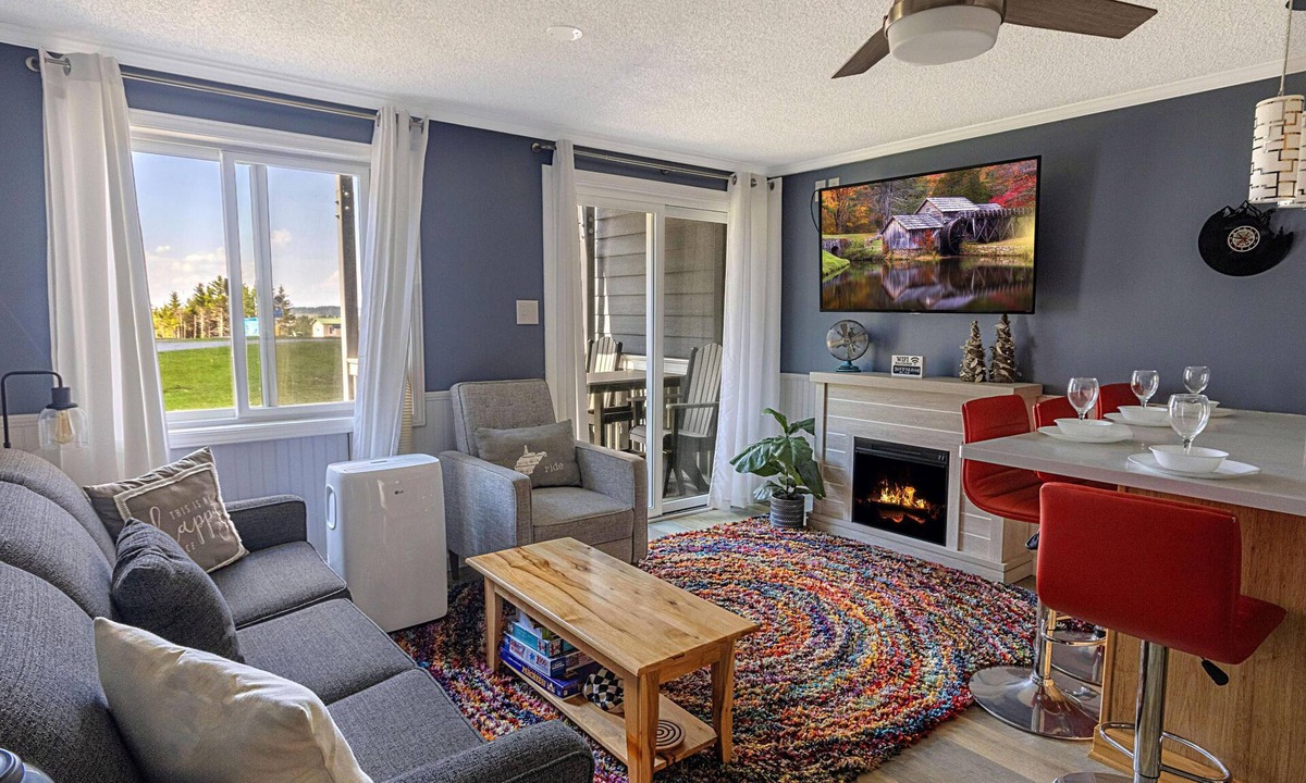 Edray Condo | ML 108 - Stunning summer oasis! Perfect for your next biking getaway!