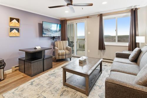 Edray Apartment | ML288 New Deck Great Views EZ Parking WiFi Retreat
