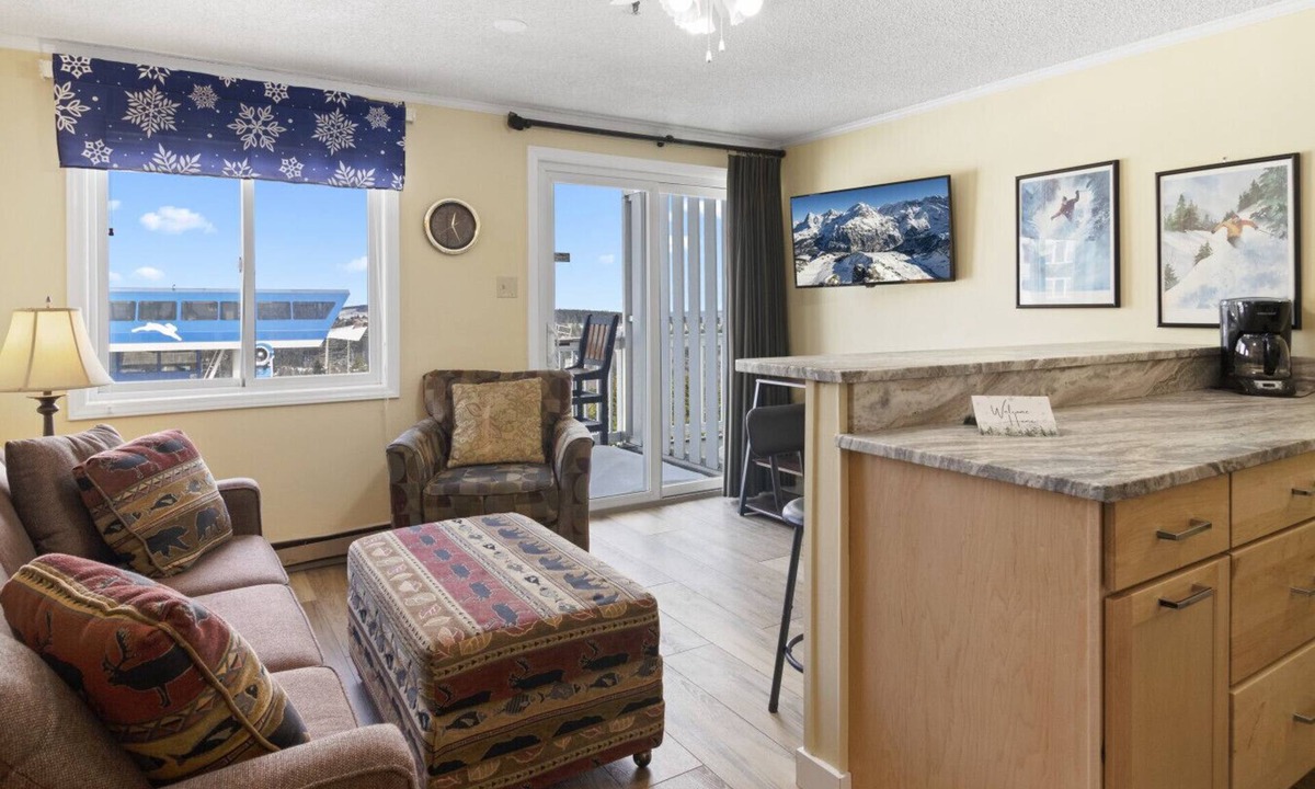 Edray Condo | ML332 Renovated Close to Lift Gated Parking WiFi