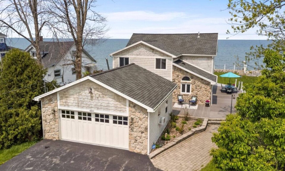 Hilton House | MM Properties Lake Ontario: Summer Breeze R26-28
