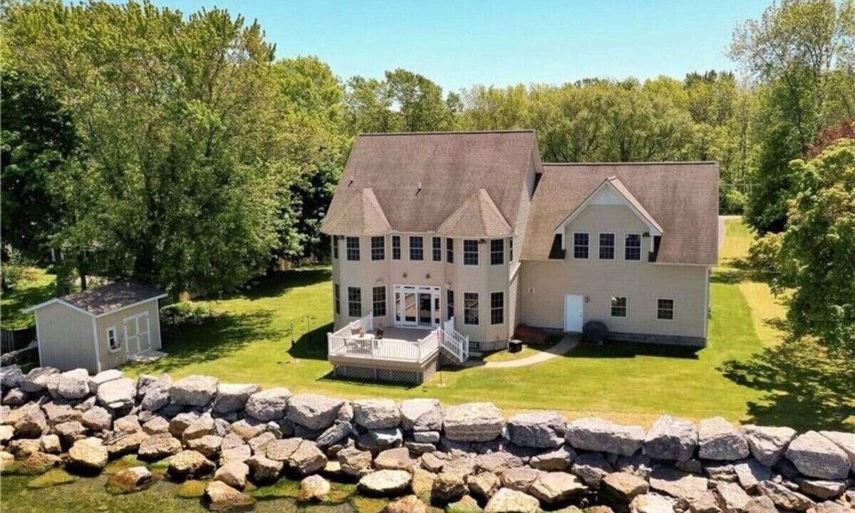 Hilton House | MM Properties Lake Ontario: The Oasis