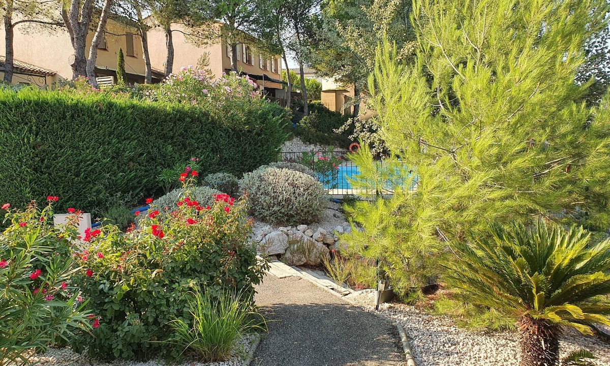 Mallemort House | Mmmmmmmmmm