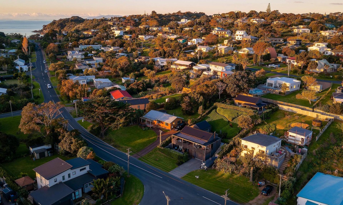 Blackpool Cottage | Moa Cottage - in Oneroa Village - Welcome to Moa Cottage, your tranquil holiday retreat. This affordable home features 3 cozy bedrooms, amenities, and sleeps 6 guests. With close proximity to beaches and Oneroa village, it's the perfect destination f
