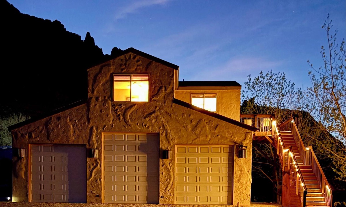 Moab South Valley Apartment | Moab Nest | Monthly Stays I Fast WiFi & Epic Views