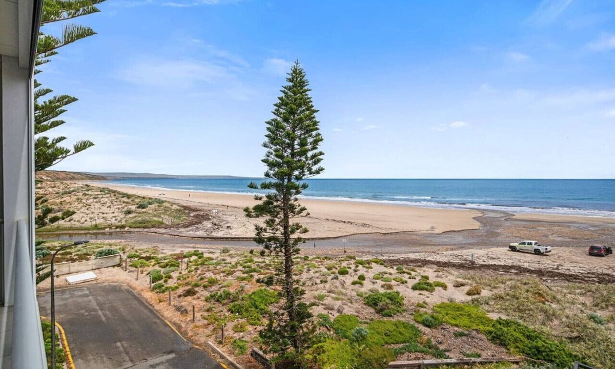 Moana Apartment | Moana Esplanade - Pure Beach Front 3 Bed Apt