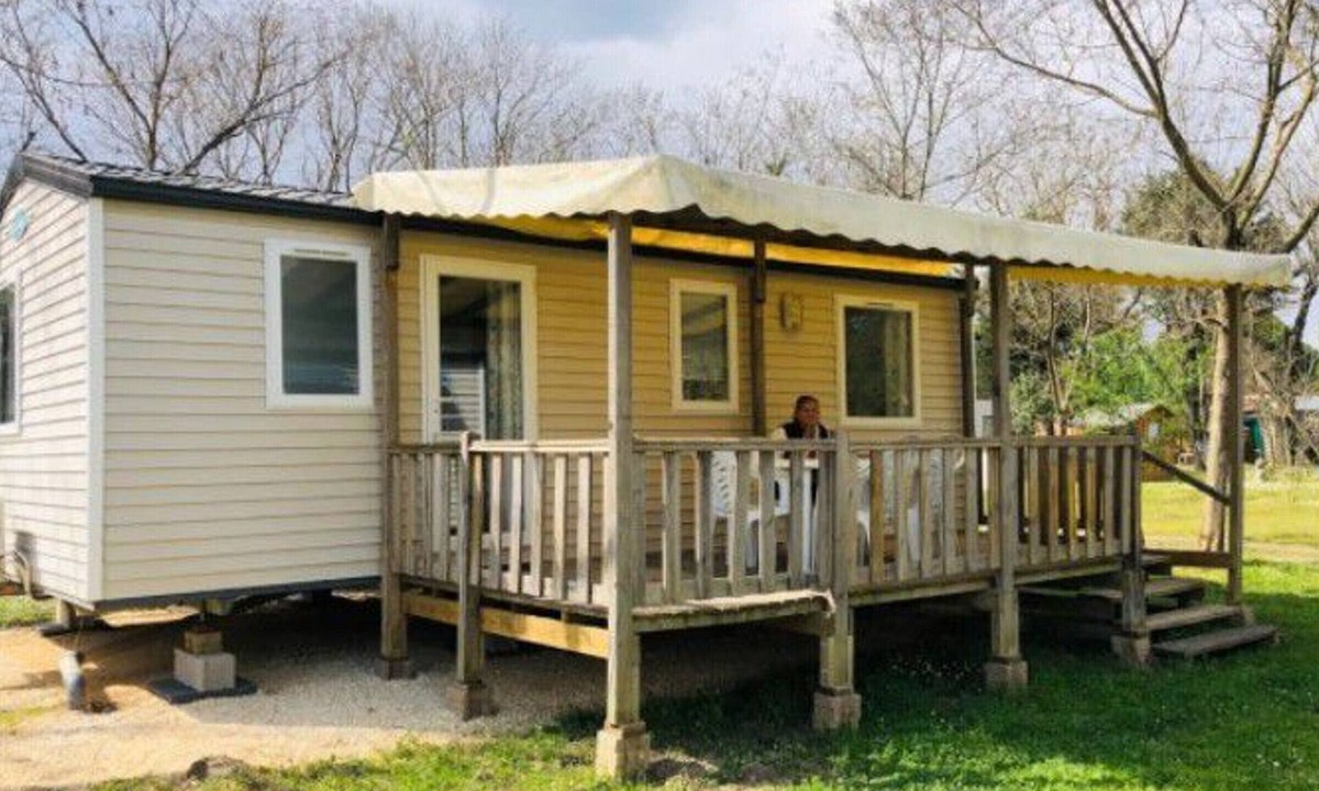 Massillargues-Attuech House | Mobile home with terrace for 6 guests
