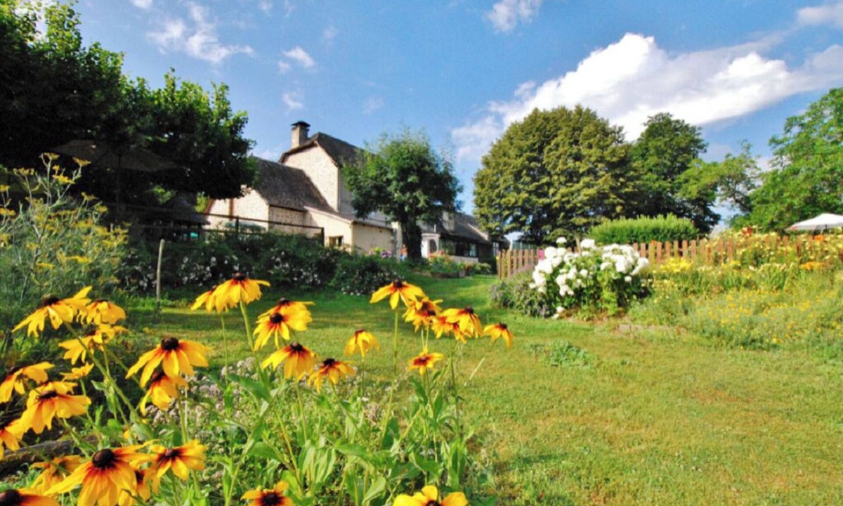 Saint-Geniez-o-Merle House | Mobile home in Xaintrie