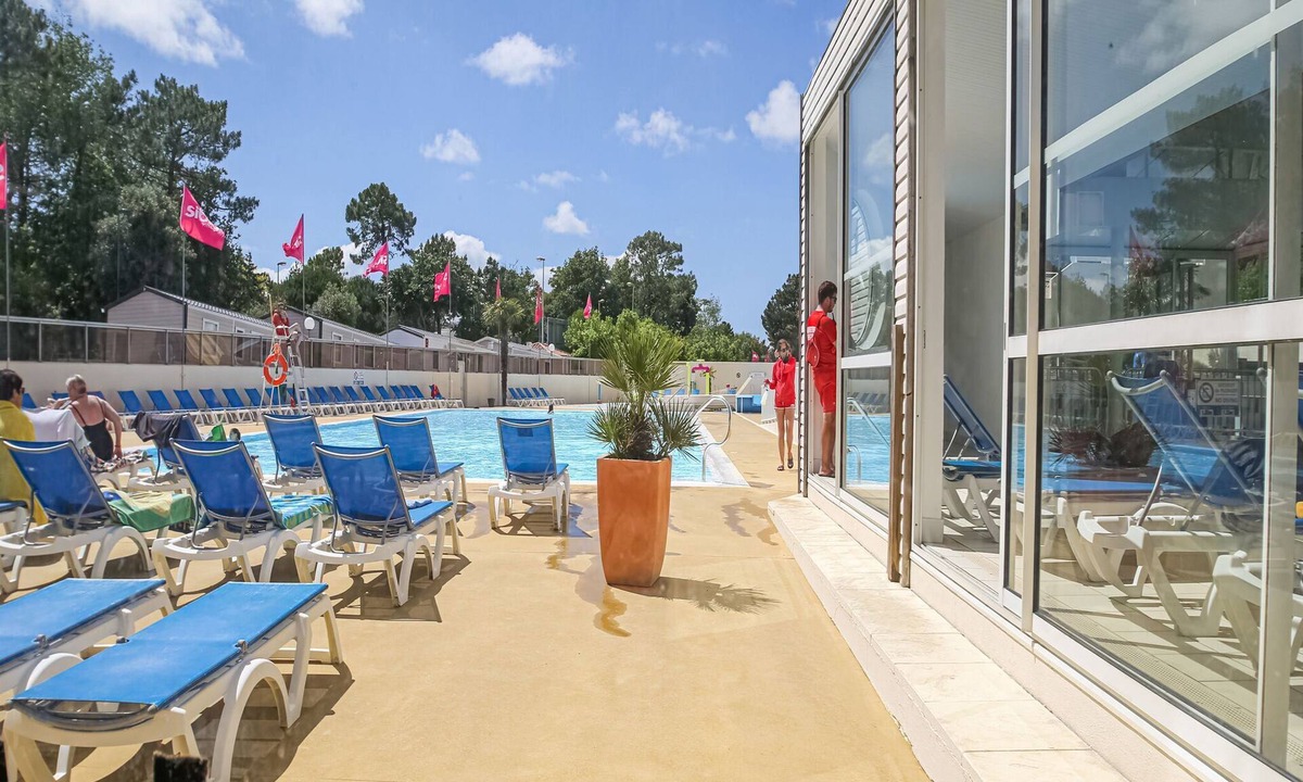 Saint-Jean-de-Monts House | Mobile Home with Plancha & Pool Access