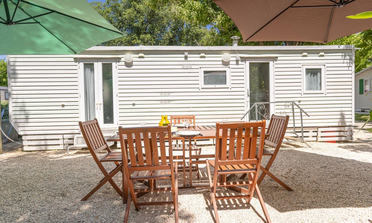 Plage d'Argeles House | Mobile Home at Camping Le Front De Mer – Excludes Camping Fees – Shared Pool & Air Conditioning