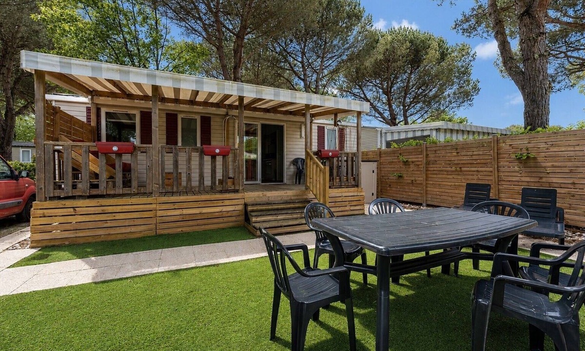 Gastes House | Mobile Home 'Badji': Shared Terrace, Private Garden & Air Conditioning in Gastes