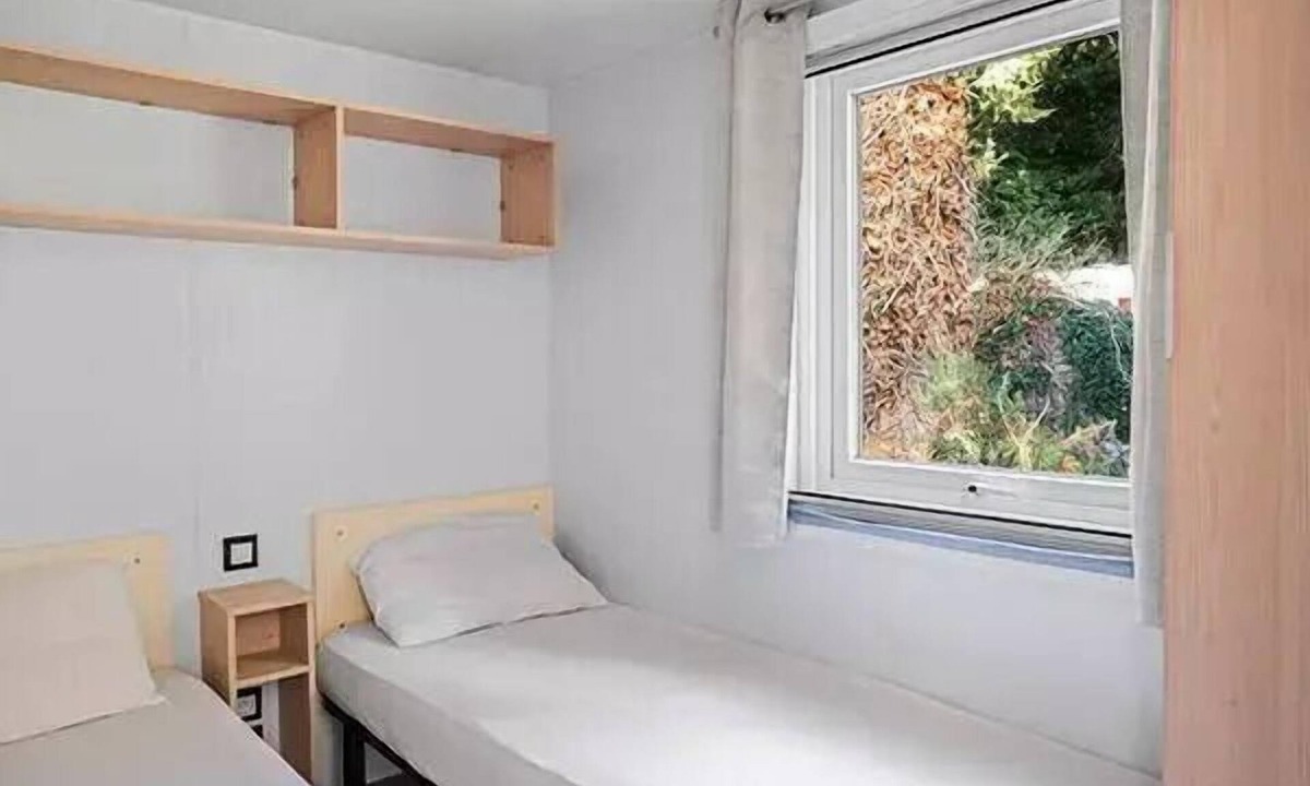 Landevieille House | Mobile Home | Comfort | 2 Bedrooms | 4 Guests | Raised Deck | A/C
