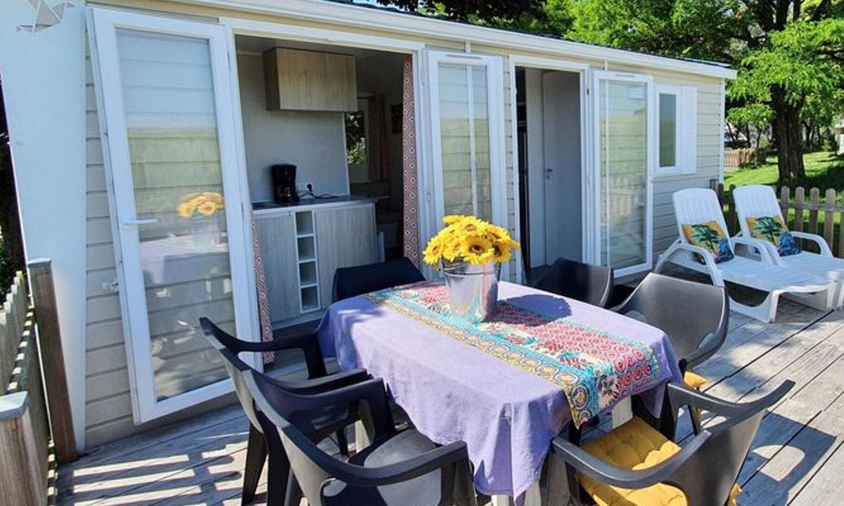 Le Grez House | Mobile home for 4 with terrace at Les Tournesols campground