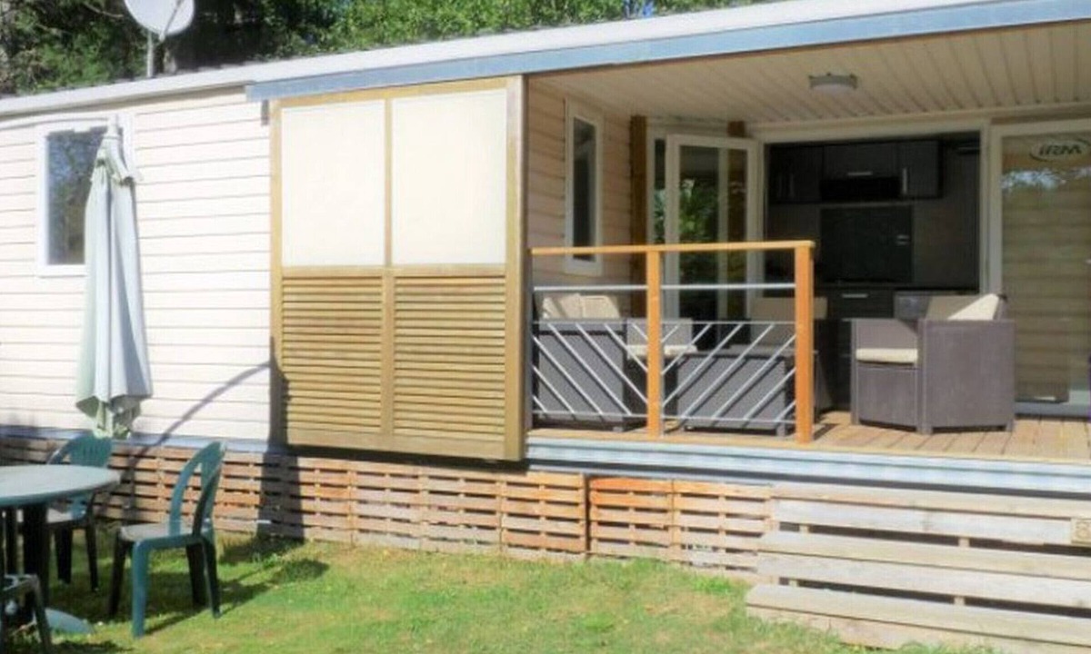 Champagnac-le-Vieux House | Mobile-home 4 pers with bedrooms & garden furniture