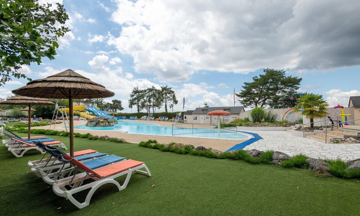 Onzain House | Mobile Home in Loire with Pool