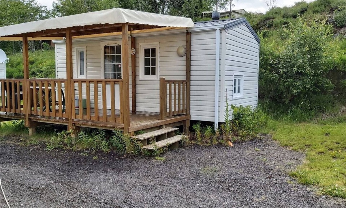 La Tour-dʼAuvergne House | Mobile home with terrace - 3 guests