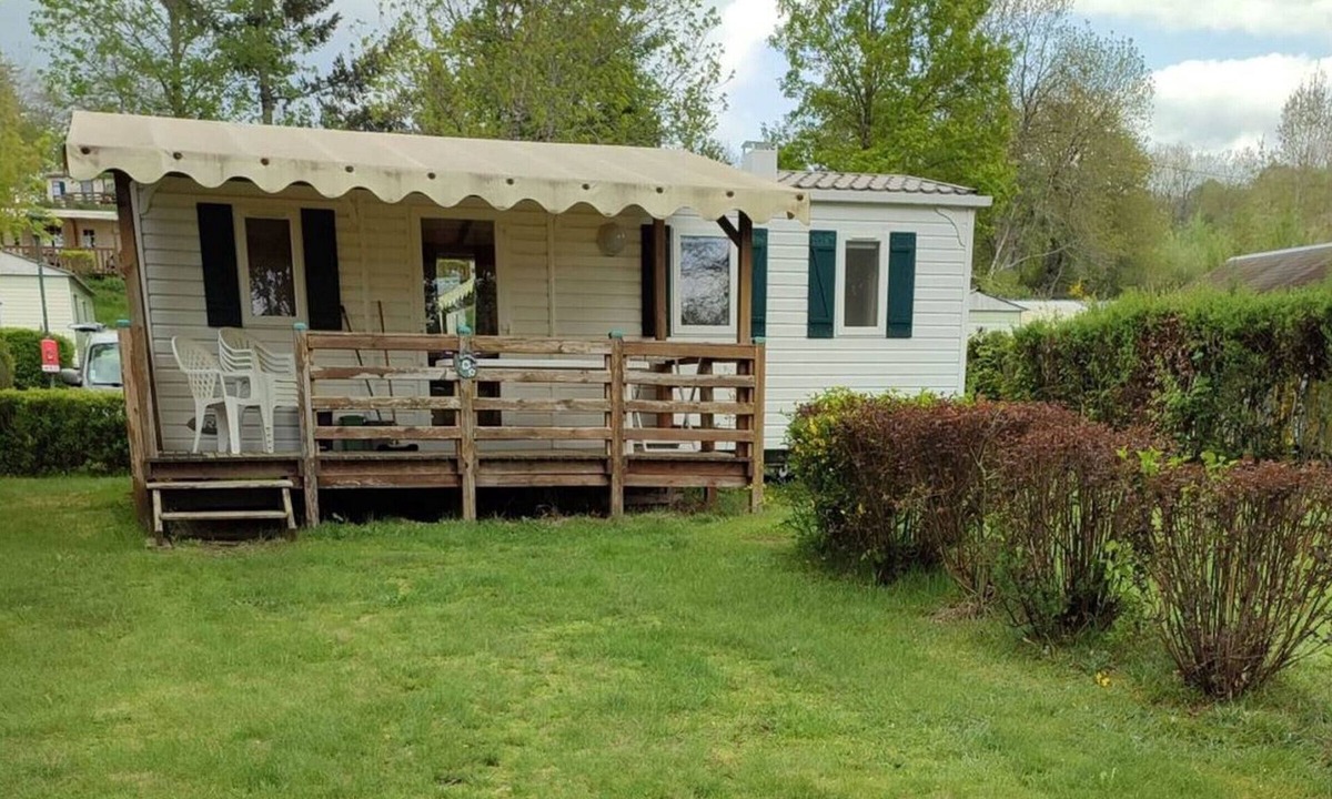 La Tour-dʼAuvergne House | Mobile home with terrace - 4 guests