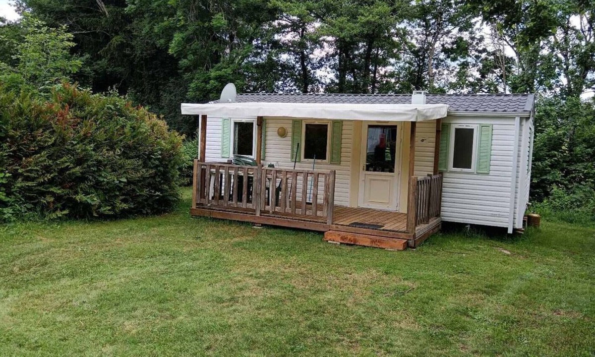 La Tour-dʼAuvergne House | Mobile home with terrace - 6 guests