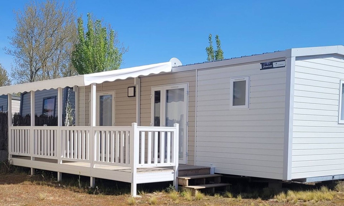 Saint-Jean-de-Monts House | Mobile home for 4 in Saint-Jean-de-Monts with terrace