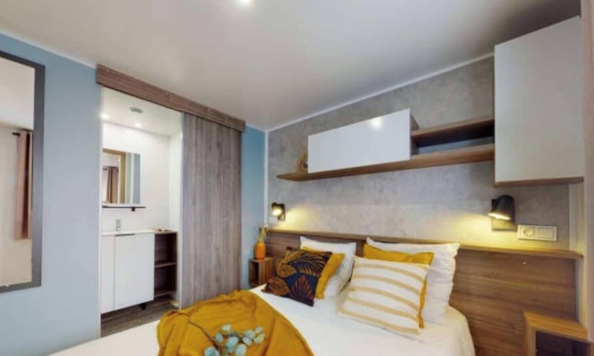 Gastes RV Rental | Mobile Home 'Gastes' with Shared Pool, Private Terrace and Air Conditioning