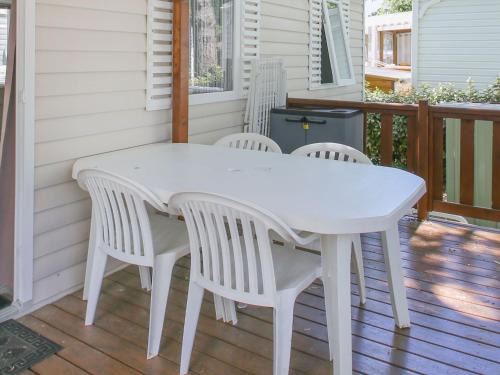Saint-Jean-de-Monts Ski Chalet | Mobile Home in Saint-Jean near Beach & Pool