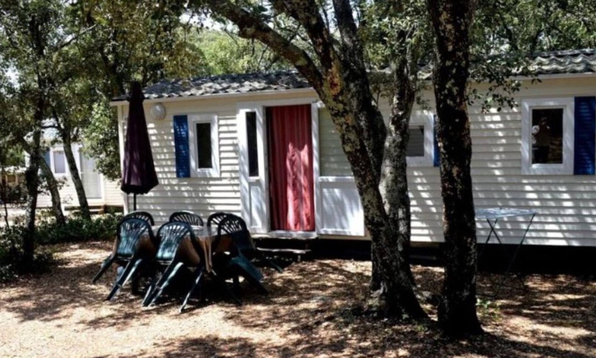 Junas House | Mobile Home in Junas, 24m², 2 Bedrooms, Private Garden