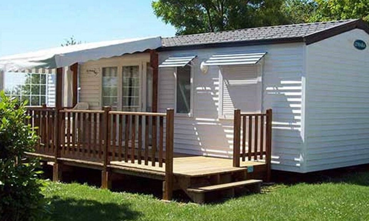 Vaire House | Mobile Home in Vairé - 3 Bedrooms with Terrace