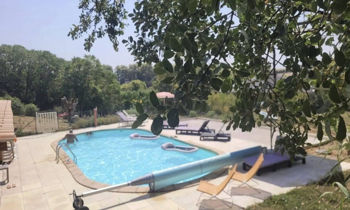 Bourg-de-Visa House | Mobile Home “Le Cottage du Lavoir” with Pool, Shared Terraces and Garden