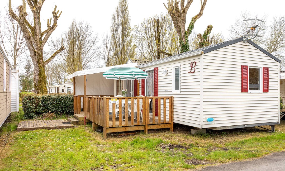 Angles RV Rental | Mobile Home 'Piscines - Terrasse' with Shared Pool and Private Terrace