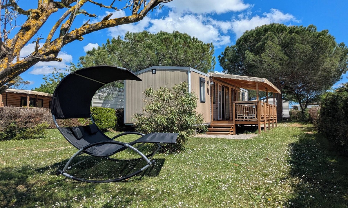 Perols House | Mobile home under the pines, Camping 4*Lac des Rêves, by the pond