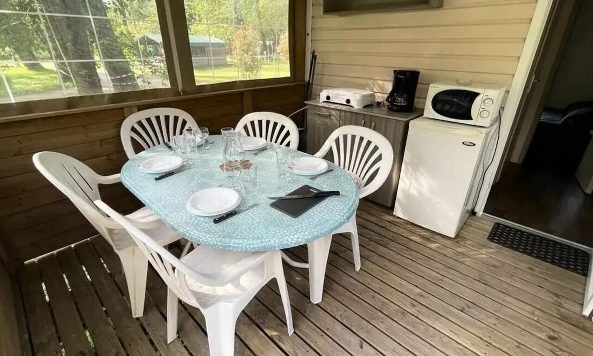 Bourg-Saint-Andeol House | MOBILE HOME WITHOUT BATHROOM FACILITIES (sleeps 5)