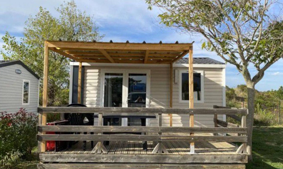 Le Boulou House | Mobile Home with Terrace at Camping Mas Llinas