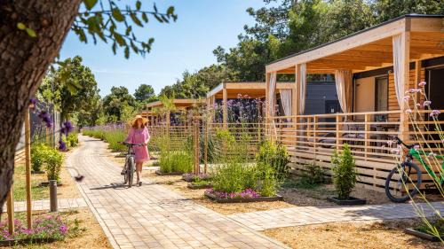 Nerezine Resort | Mobile Homes Lopari