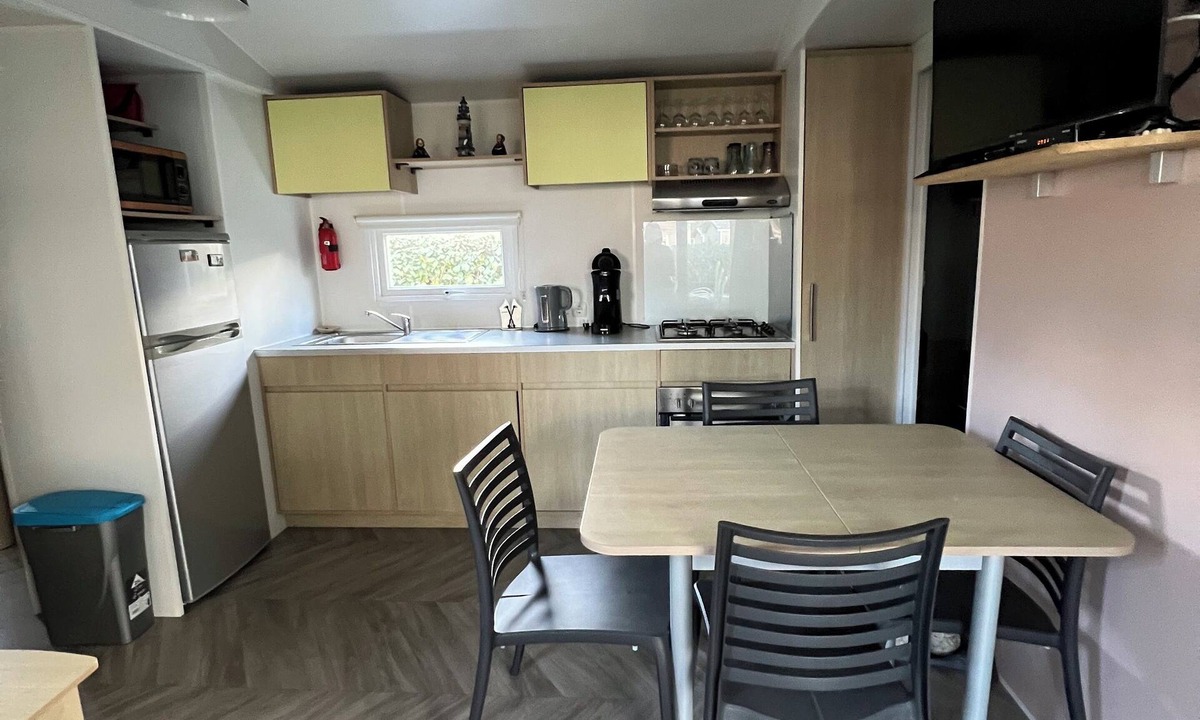 Gastes House | Mobilum 100 m from the lake, pets welcome.