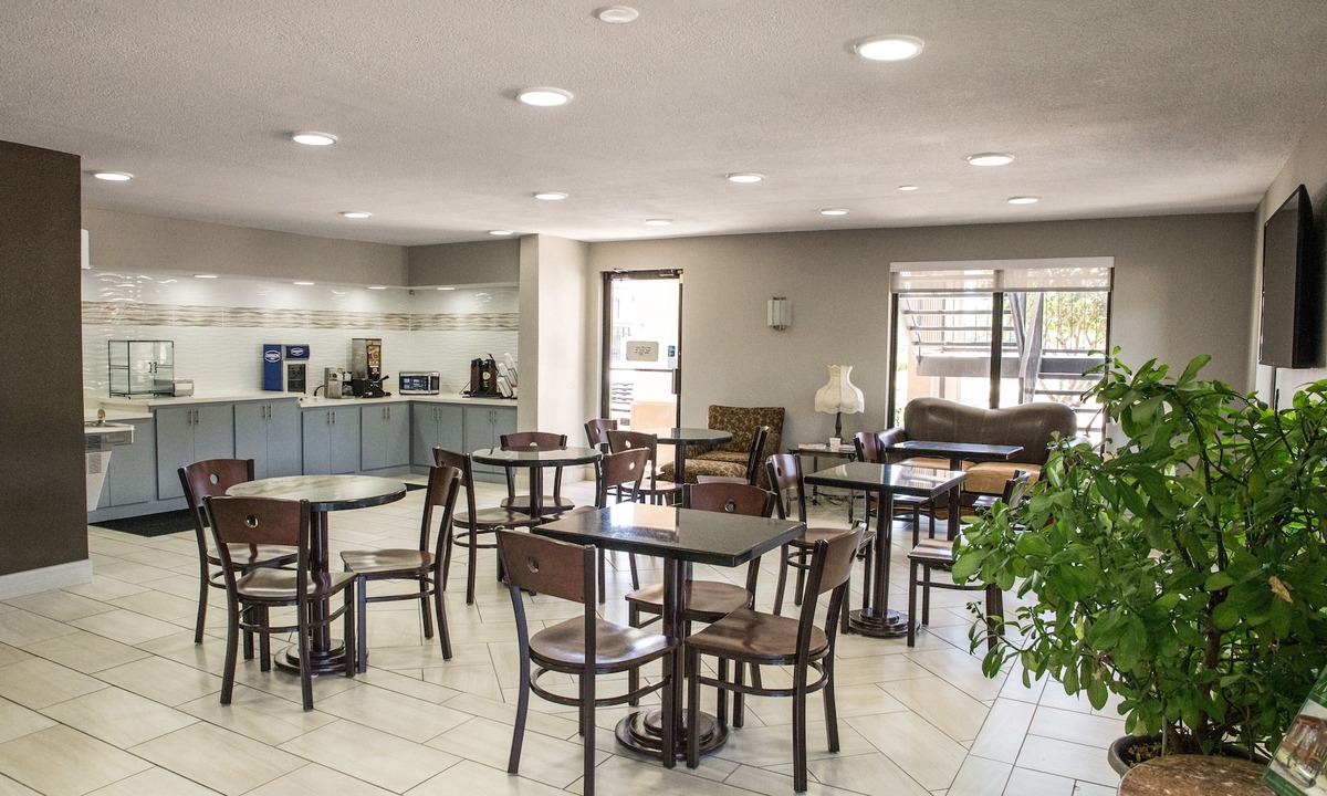 Mexia Hotel | Mockingbird Inn & Suites