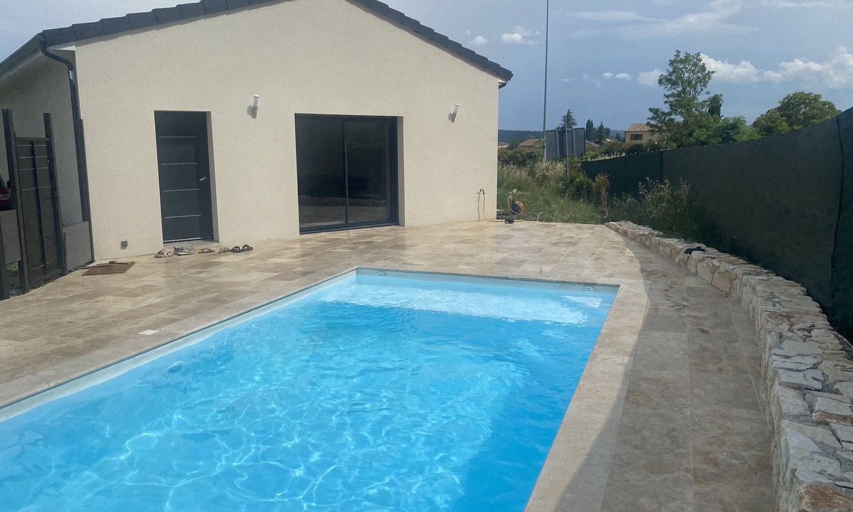 Saint-Etienne-de-Fontbellon House | Modern villa with pool
