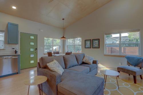 Larkspur House | Mod Pod