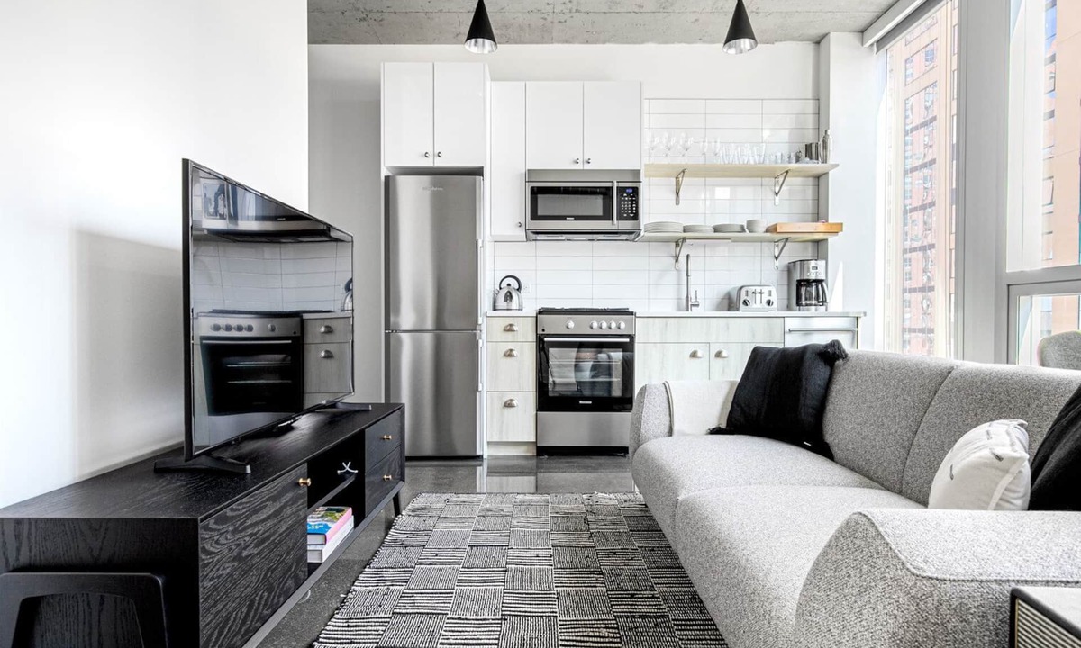 Near North Side Apartment | Mod River North 1BR w/Gym, Pool, near L stop & Beach, by Blueground