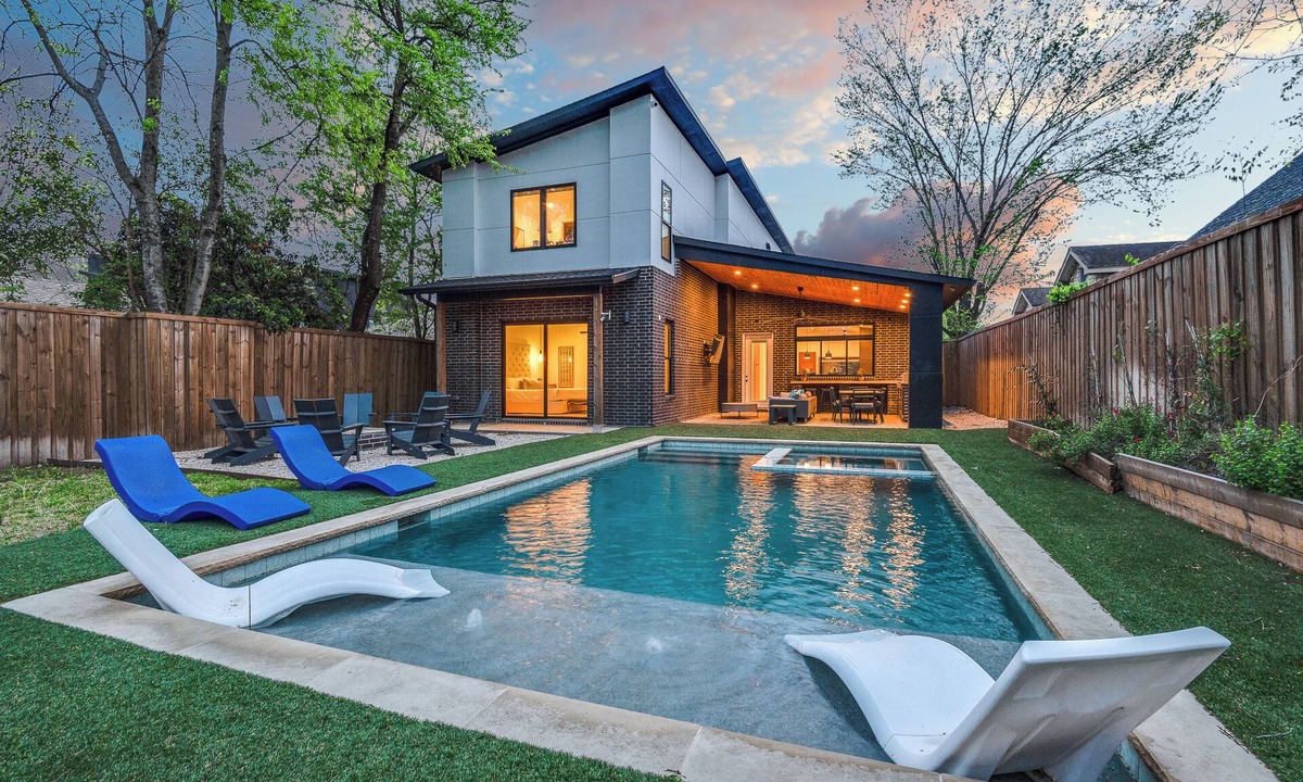 Lower Greenville House | Mod Squad- 5 Beds + Private Pool Vibes